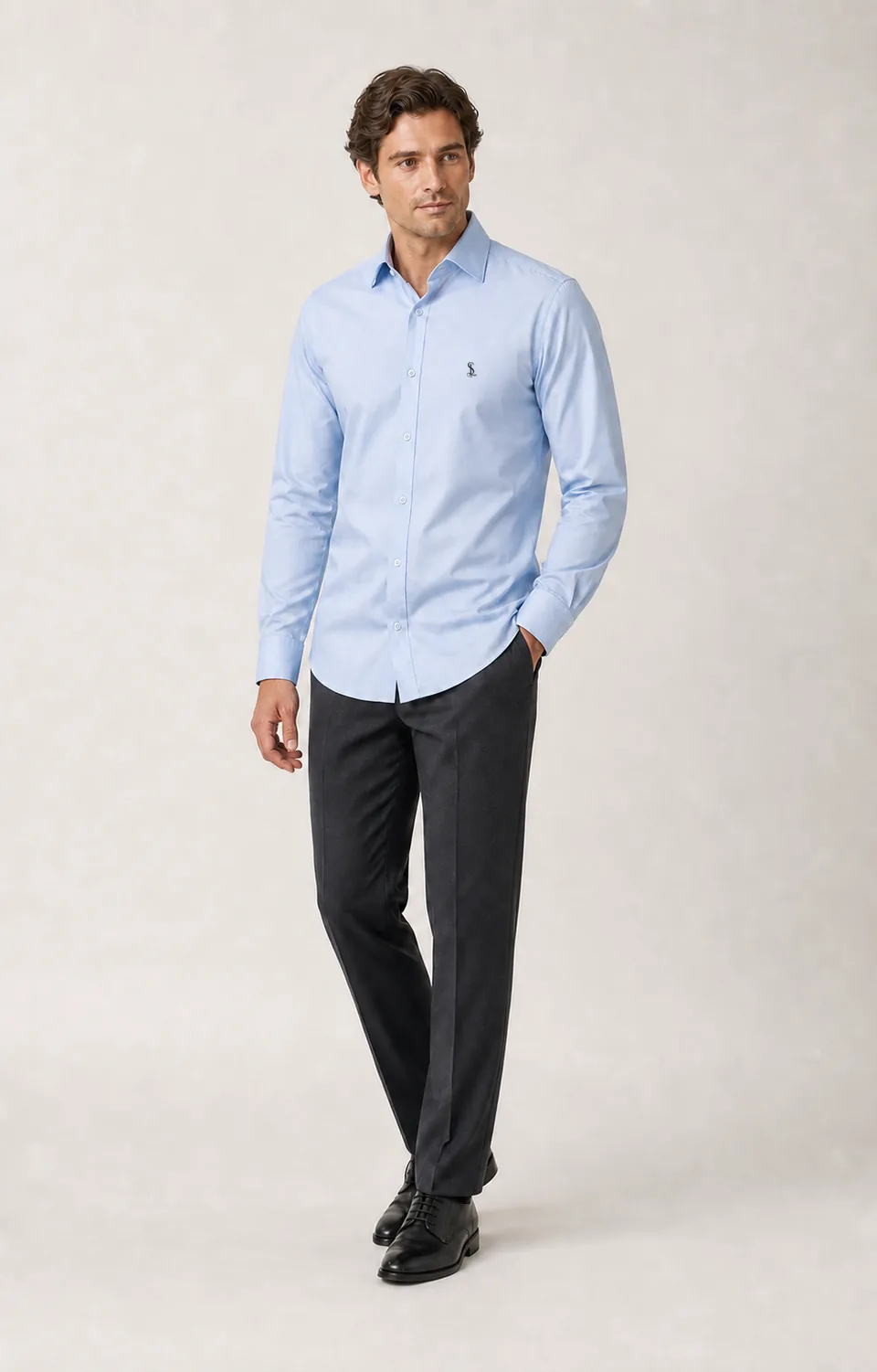 Tailored Shirt in Pale blue, on-model studio view